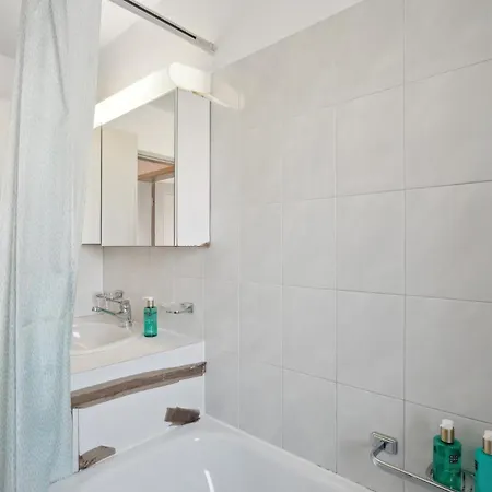 Altwiesenstrasse 144 *